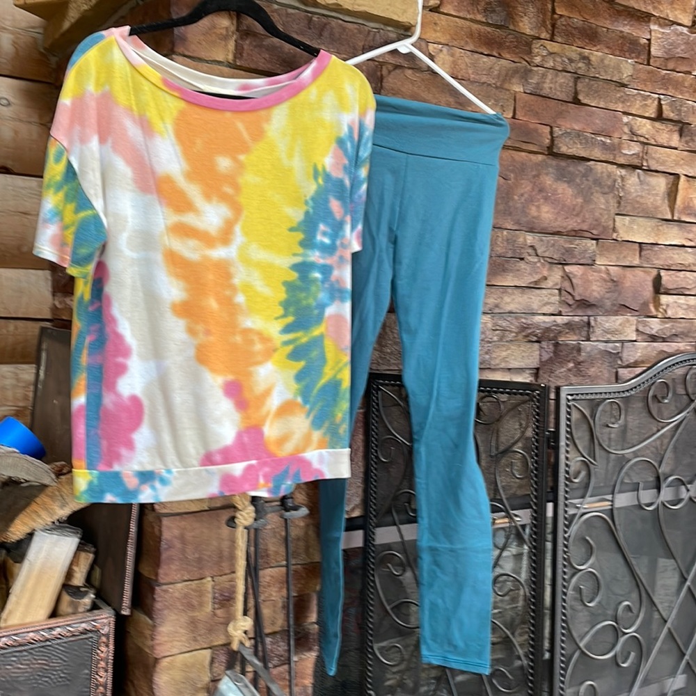 BNWOT 2piece set Tie-dye Top & leggings Medium